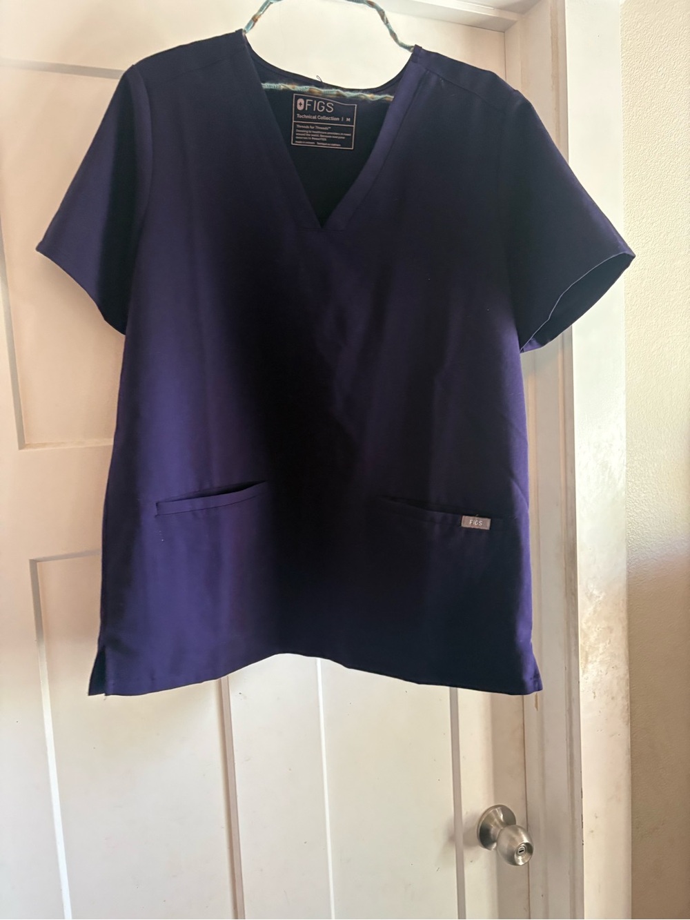 Figs scrub top